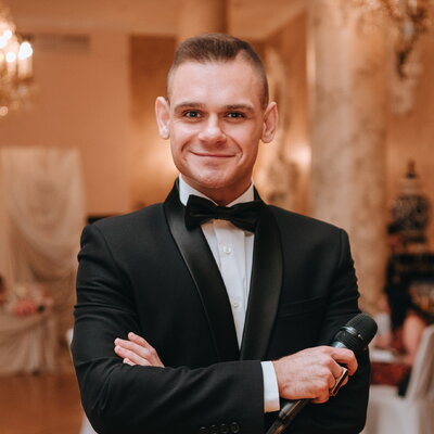 ведущий Александр Кот